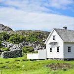 2 Bedroom Lovely In Stolmen