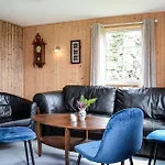 2 Bedroom Lovely In Stolmen