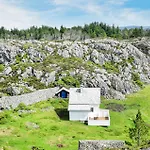 2 Bedroom Lovely In Stolmen Casa vacanze Stokkan