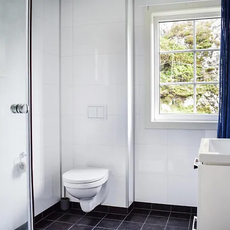 2 Bedroom Lovely In Stolmen *