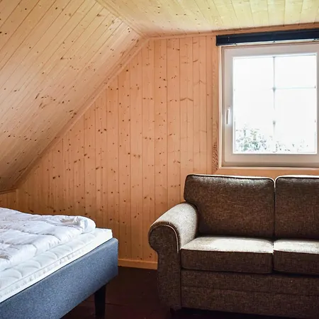 2 Bedroom Lovely In Stolmen *
