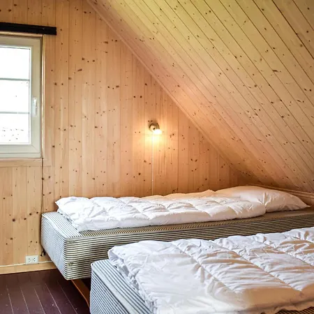 Holiday home Gorgeous In Stolmen With Kitchen Bekkjarvik