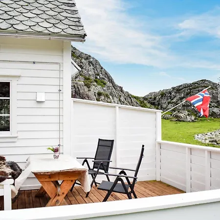 2 Bedroom Lovely In Stolmen *