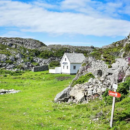 Holiday home Gorgeous In Stolmen With Kitchen Bekkjarvik