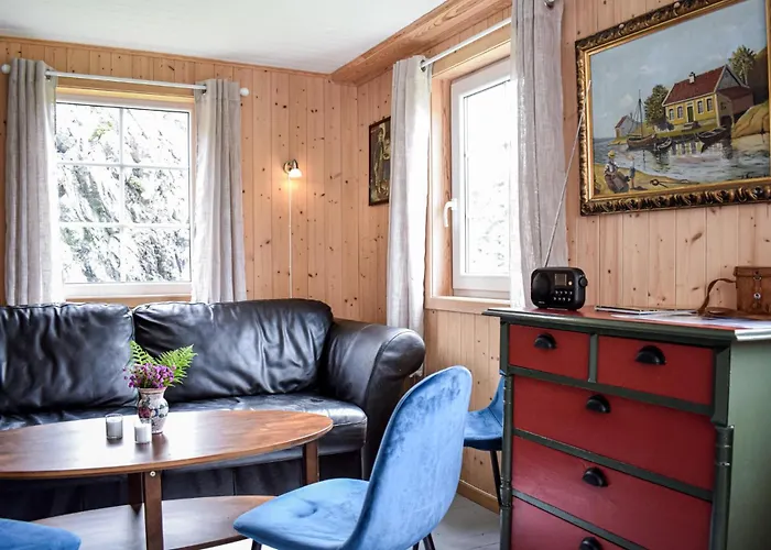 2 Bedroom Cozy In Stolmen Dom wakacyjny
