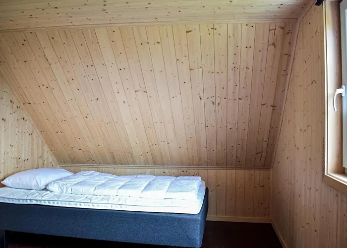 2 Bedroom Cozy In Stolmen