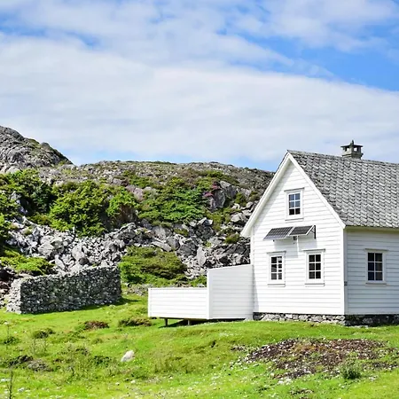 2 Bedroom Lovely In Stolmen