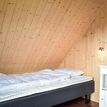 2 Bedroom Lovely In Stolmen *