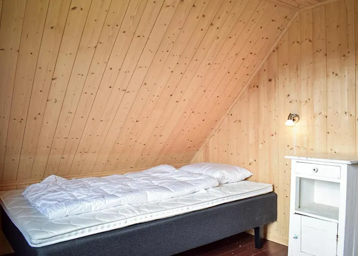 2 Bedroom Cozy In Stolmen *